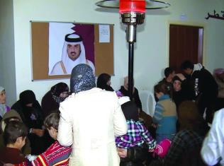 تواصل جهود قطر الإغاثية للسوريين في لبنان