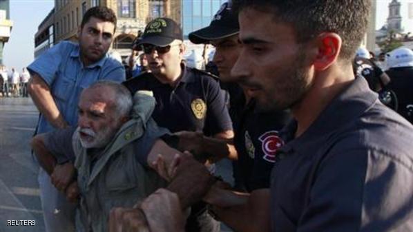 تركيا.. الشرطة تعتقل محتجين بحديقة غازي