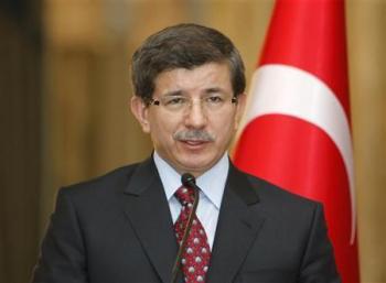 اوغلو: تركيا ستنضم الى اي تحالف ضد سوريا