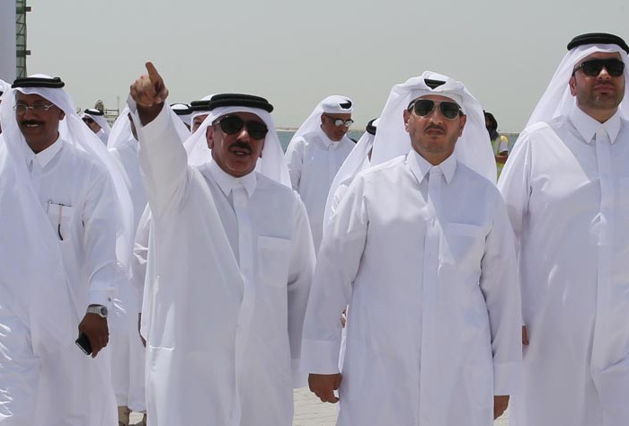 معالي رئيس مجلس الوزراء يشهد وصول أول سفينة تجارية إلى “ميناء حمد”