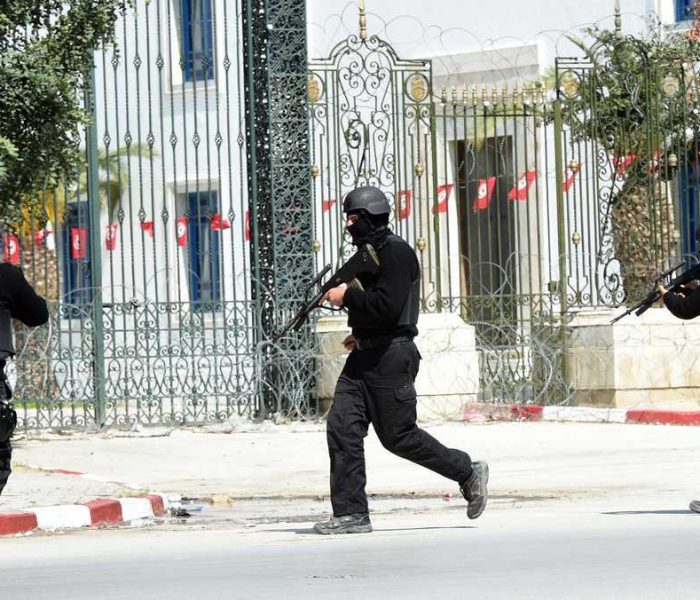 تونس.. طعن شرطيين بالسكين قرب مبنى البرلمان