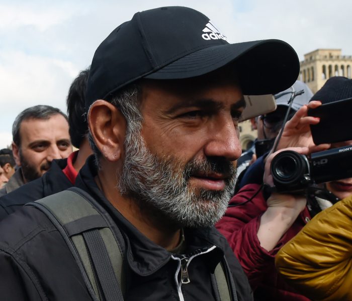 أزمة أرمينيا.. المعارضة تطالب الحزب الحاكم بـ”الاستسلام”