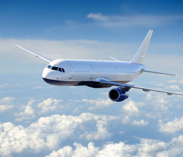 مصدر: إبلاغ شركات الطيران بإمكانية تغيير مساراتها فوق المتوسط بسبب احتمال ضرب سوريا