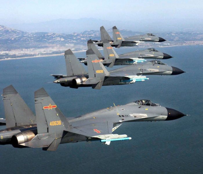 الصين ترسل طائرات حربية لتحذير سفن أمريكية