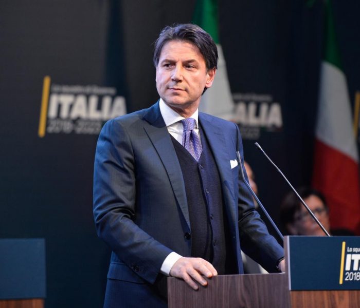 كونتي يتخلى عن تكليفه بتشكيل الحكومة في إيطاليا