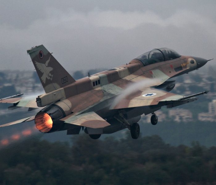 الجيش الإسرائيلي يسقط مقاتلة سورية
