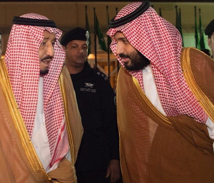 دبلوماسي في الرياض: القرار بشأن قضية الشرق الأوسط يتخذه الملك سلمان وليس ولي عهده