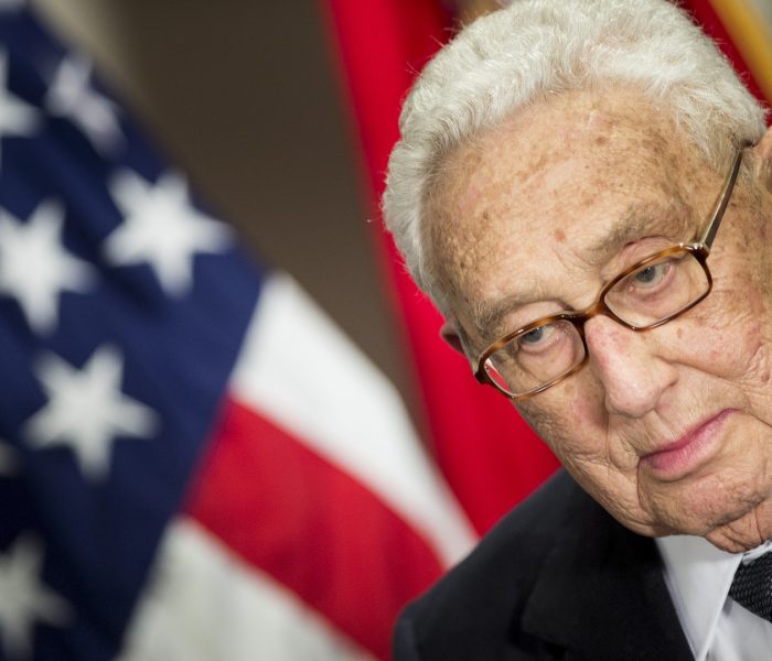 عميد الدبلوماسية الأمريكية يكشف عن خطأ الناتو الذي استفز بوتين